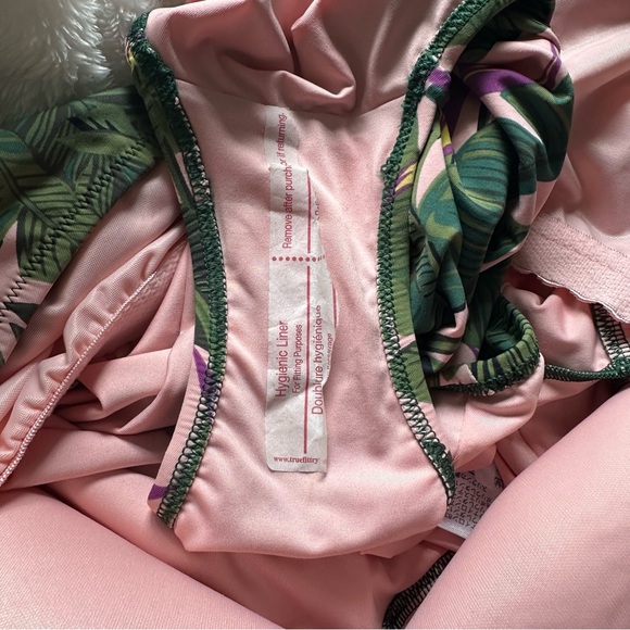 NEW Lands End Birds of Paradise Tropical One Piece Swimsuit - Picture 7 of 7